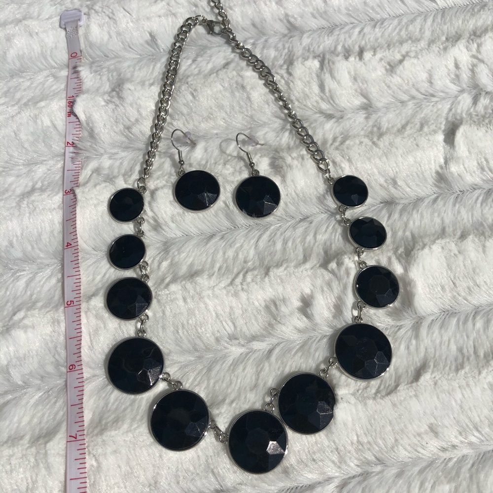 Statement piece necklace with earrings